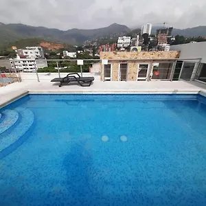 Flora Deluxe Av 5 Hotel