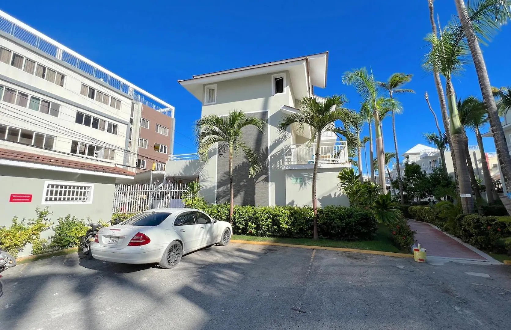 Serenara Studios Playa Los Corales بونتا كانا فندق