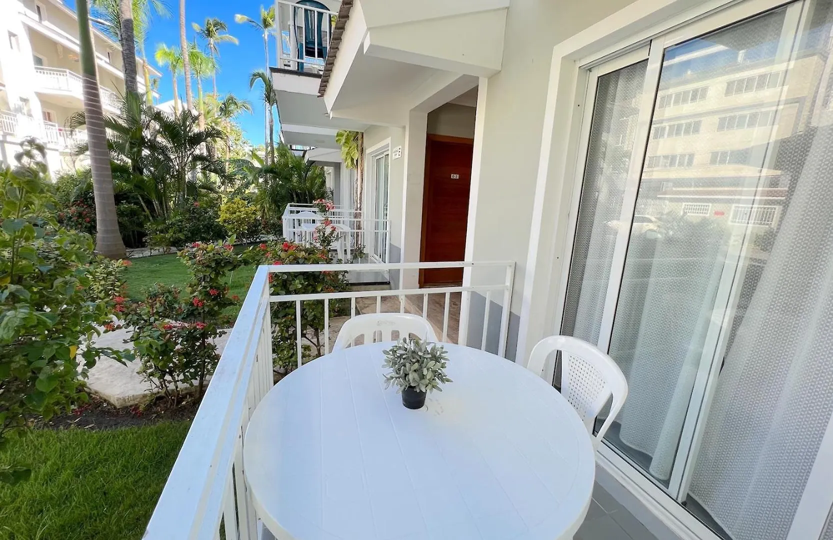 Serenara Studios Playa Los Corales بونتا كانا فندق